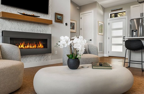 Hendersonville House | Pierre Vista: Modern, Luxury Mountain Retreat w/Sauna close to hiking/wineries!