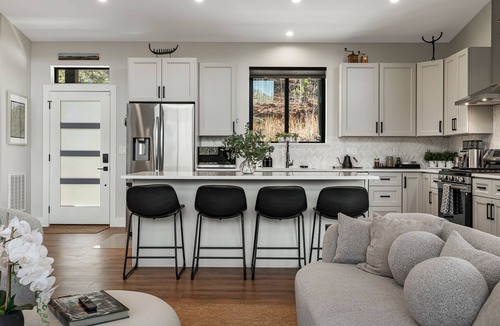 Hendersonville House | Pierre Vista: Modern, Luxury Mountain Retreat w/Sauna close to hiking/wineries!