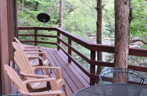 Sevierville Ski Chalet | Pigeon River Hideaway on the Little Pigeon River, Smoky Mountains