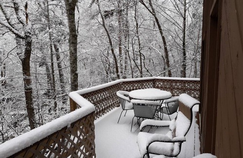 Sevierville Ski Chalet | Pigeon River Hideaway on the Little Pigeon River, Smoky Mountains