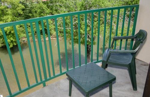 Pigeon Forge Hotel | Pigeon River Inn