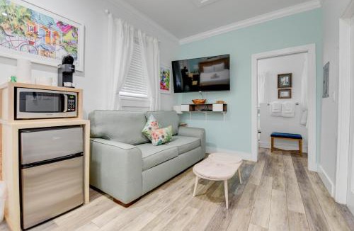 Historic Seaport Apartment | Pilar Cottage - Harbor Walk Hideaways