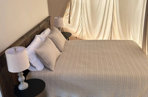 Pinnacle Cabin | Pilot Mountain Glamping Resort
