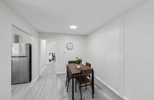 Newark Apartment | Pine Brook 1019 I Modern 15Br Apartment ! Pool
