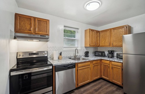 Newark Apartment | Pine Brook 104 I Pool Gym I Free Parking !