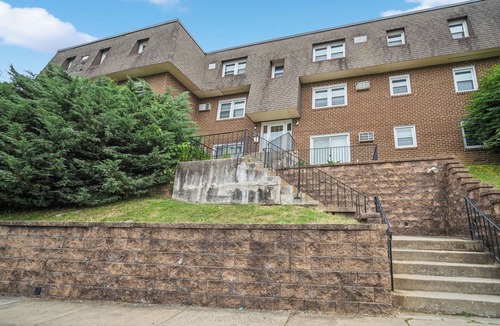 Newark Apartment | Pine Brook 104 I Pool Gym I Free Parking !