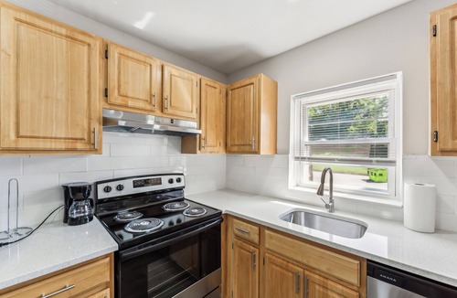 Newark Apartment | Pine Brook 111i I State of the art 1.5 Bd Apt