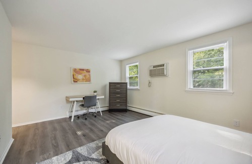 Newark Apartment | Pine Brook 1302 I Pool Gym I Free Parking !