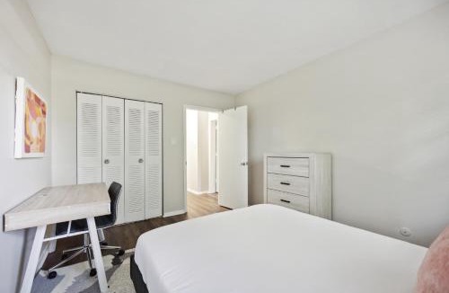 Newark Apartment | Pine Brook 502 I Pool Gym I Free Parking !