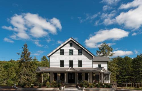 Sparrow Bush Bed & Breakfast | Pine Brook Manor