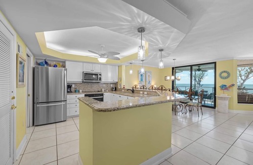 Sanibel Condo | Pine Cove#304 is a 3/2 beachfront Sanibel vacation rental condo