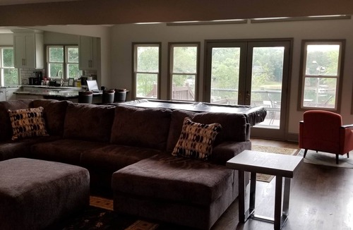 Gainesville House | Pine Haven | Lake front home/w Dock, Cheerful 4 Bedroom Cottage/w Dock Max 6 ppl