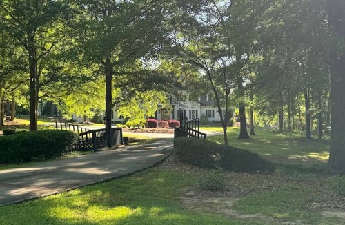 Griffin House | Pine Hill Estate w/Three Apartment-style Rooms