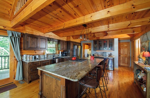 Tellico Plains Cabin | Pine Ridge - Total Comfort and Privacy atop a Mountain Ridge