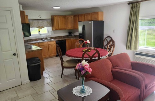Parsons Hotel | Pine Tree Inn