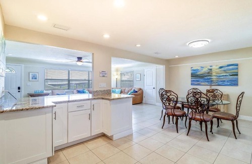 Madeira Beach House | Pineapple Escape