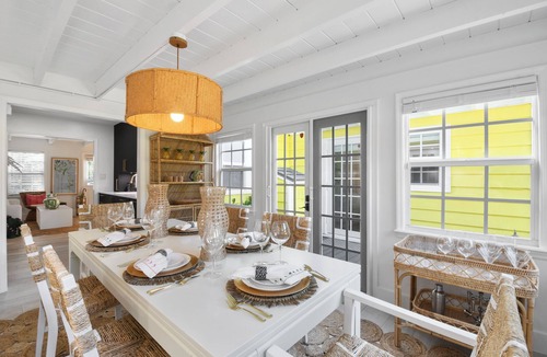 Parrot Cove House | Pineapple House - Historical Charm Close to Beach, Golf, and Downtown
