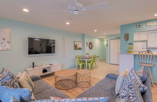 North End Condo | Pineapple Pad:ACROSS from beach + boardwalk + parking w/Full Linen Service!