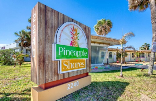 Bridgeport Heights Apartment | Pineapple Shores Retro Inn Queen Studio Unit 6