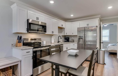 Peach Orchard Apartment | Pines at 5 Corporate Furnished Rentals Suite 217