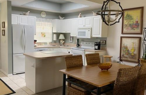Vamo House | Pinestone Condo On Palmer Ranch