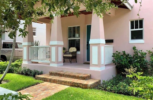 Grandview Heights House | Pink House - Bask in Style Steps from the Convention Center
