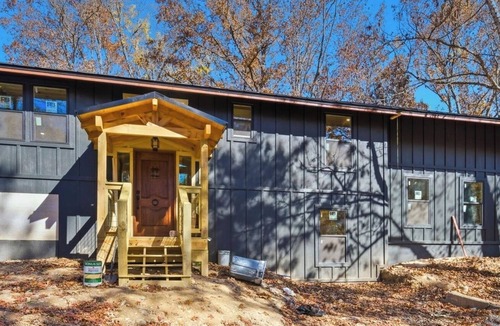 Caton Cabin | Pirate-Themed Indoor Pool Cabin Near Dollywood – Sleeps 12!