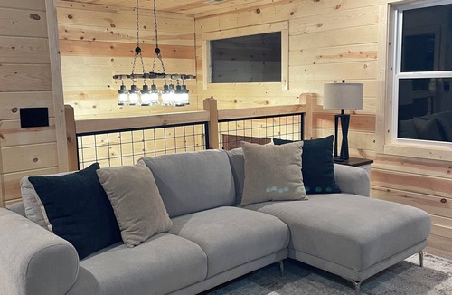 Caton Cabin | Pirate-Themed Indoor Pool Cabin Near Dollywood – Sleeps 12!