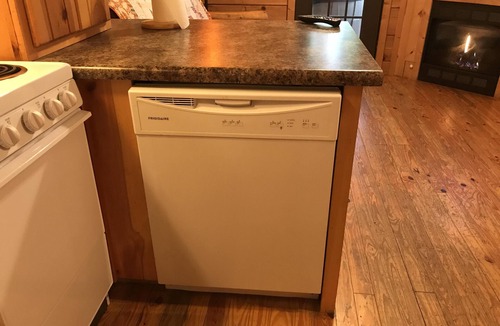 Candler Cabin | Pisgah Paws Pet-Friendly Cabin with Hot Tub & Forest Views