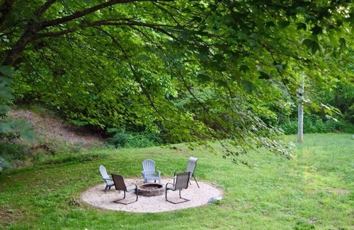 Rutherfordton Cabin | Pleasant Country Cabin - Convenient to TIEC