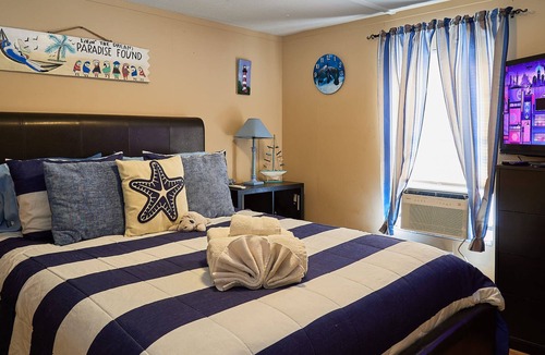 Homosassa Apartment | Pleasant Days Manatee Room