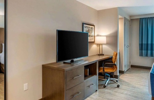 Miami Springs House | Pleasant Suite! Nice Amenities, Bar & Gym!
