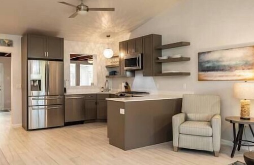 Midtown House | Plumeria Paradise, Modern Home Close to the Beach