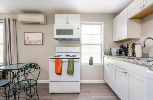 Columbia Apartment | Plush 1 bed APT near Five Points! Bring your pets!