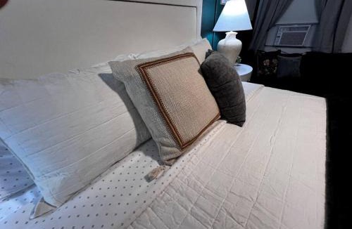 Bryant Ski Chalet | Plush King Bed Xtra Cozy Stay