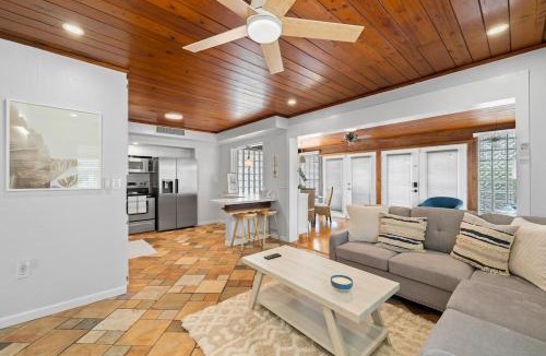 Laurel House | Poco Tortuga