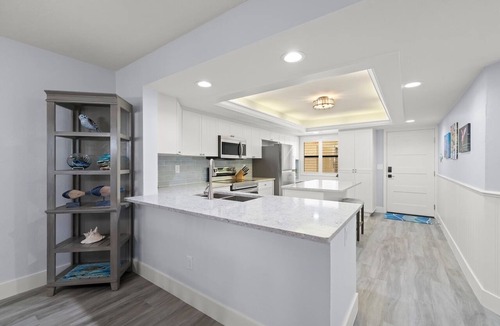 Sanibel Condo | Pointe Santo B23: Bright Beachside Oasis Gulf Views