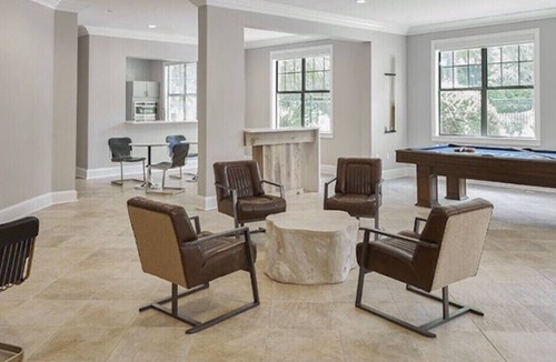 Dunwoody Apartment | Polished Perimeter 1Bd/Ba w/pool