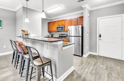 Dunwoody Apartment | Polished Perimeter 1Bd/Ba w/pool