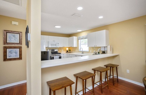 Villa St. Simons House | Polo Villa - Soak, Dine, and Unwind (Belle Aire)