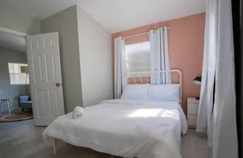 Pompano Beach House | Pompano Beach Serenity Pet-Friendly Family Getaway!