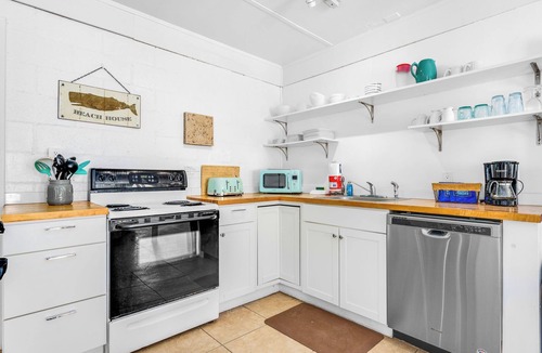 East End House | POMPANO Beach studio with pool. Lovely Couple's Getaway… Steps to beach