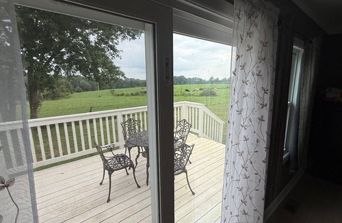 Greer House | Pond View provides a quiet privacy just 8 minutes from the airport.