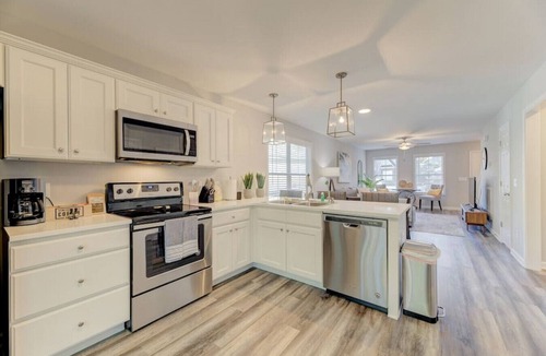Huntcliff House | Pondside at Sweetoak | 4 BR | Mins to Ft Jackson