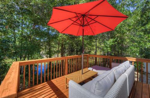 Huntcliff House | Pondside at Sweetoak