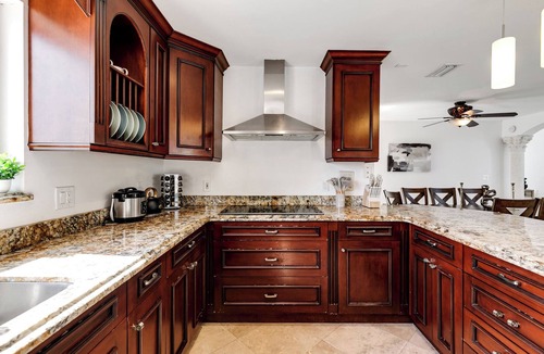 Olympia Heights House | Pool+2 King Bed+Central Location