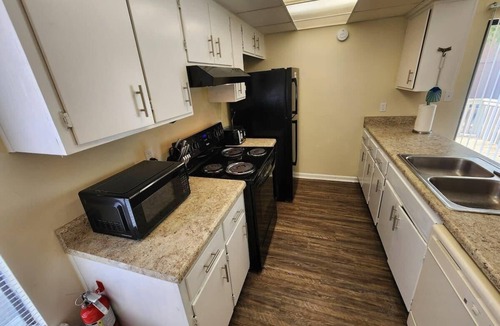 Tallahassee House | POOL-2 miles to FSU-Twin Kings En Suite Baths 2/2.5