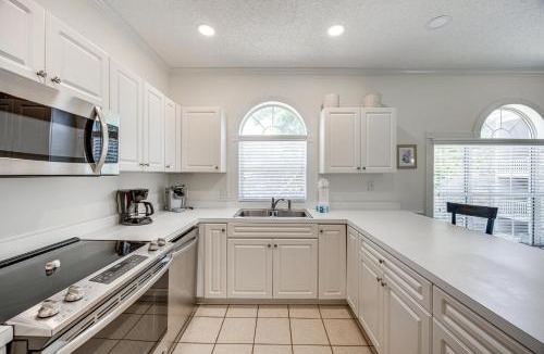 Central Myrtle Beach House | Pool Access! Myrtlewood Villas Golf Escape