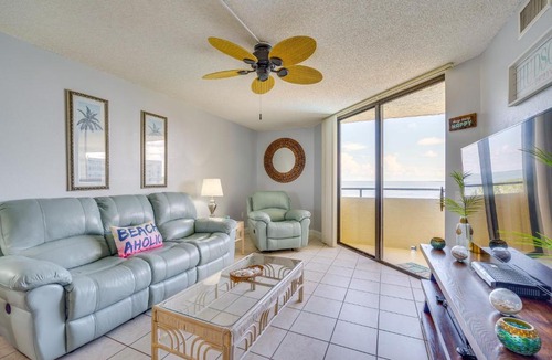 Hudson Apartment | Pool and Beach Access Waterfront Hudson Condo!