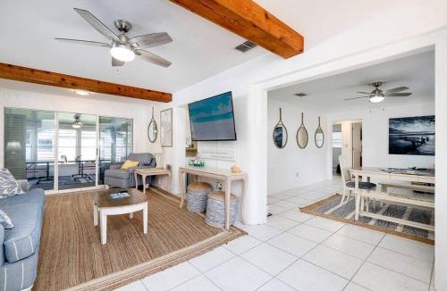 Bradenton House | Pool - Beach Supplies - Outdoor Shower - PingPong Table